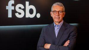 Marcos Trindade com fundo FSB